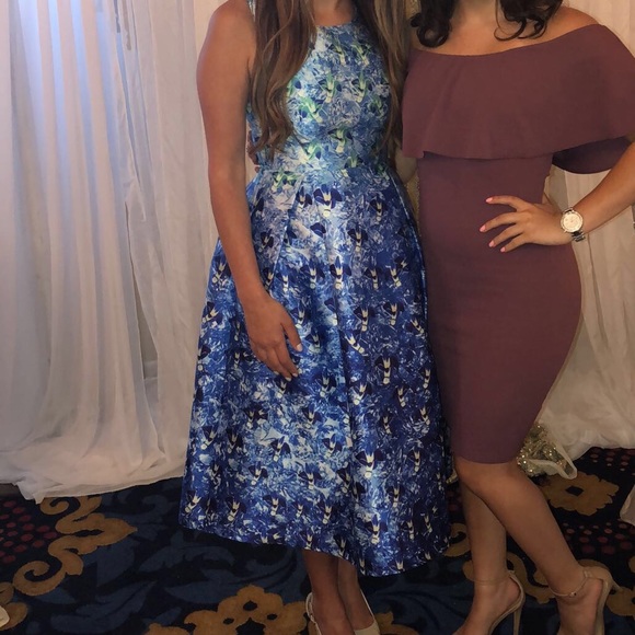 Dresses & Skirts - Beautiful Tea Cup Midi Dress